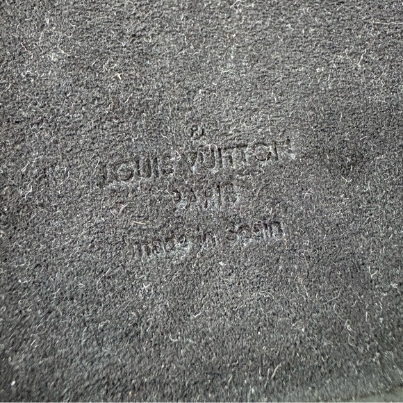 LOUIS VUITTON iPhone 11pro case - Picture 6 of 8